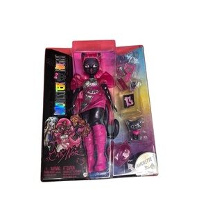 Monster High Catty Noir in Pink and Black